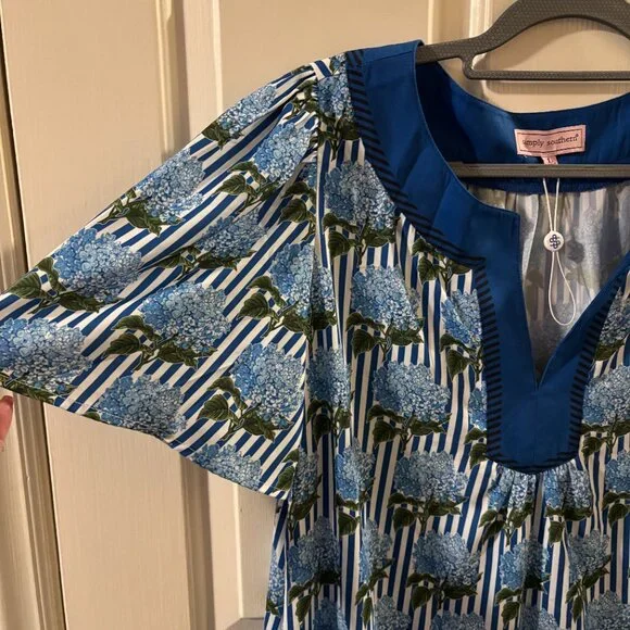Simply Southern Women's Hydrangea Flower Striped Blue Dress ~ NWOT ~ Lg ~ Spring - Picture 3 of 8